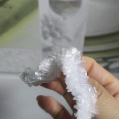Funda elástica en la mano de una clienta
