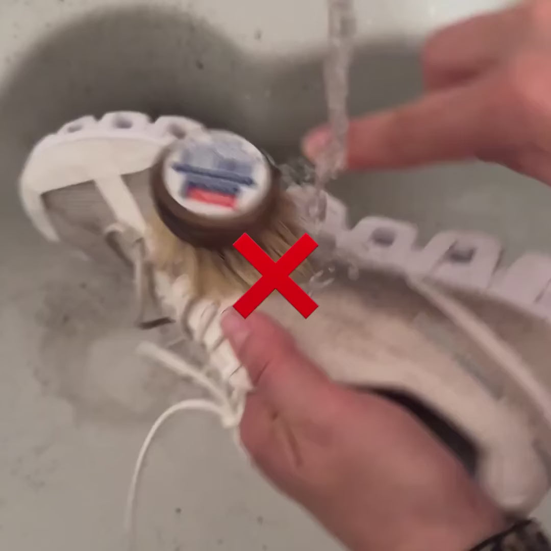 Zapatillas sueltas en la lavadora: así se estropean
